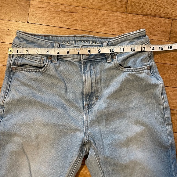 American Eagle Strigid Mom Jeans Women’s 2 - Picture 5 of 6